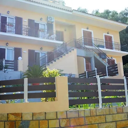 Anna's First Floor * Πέραμα